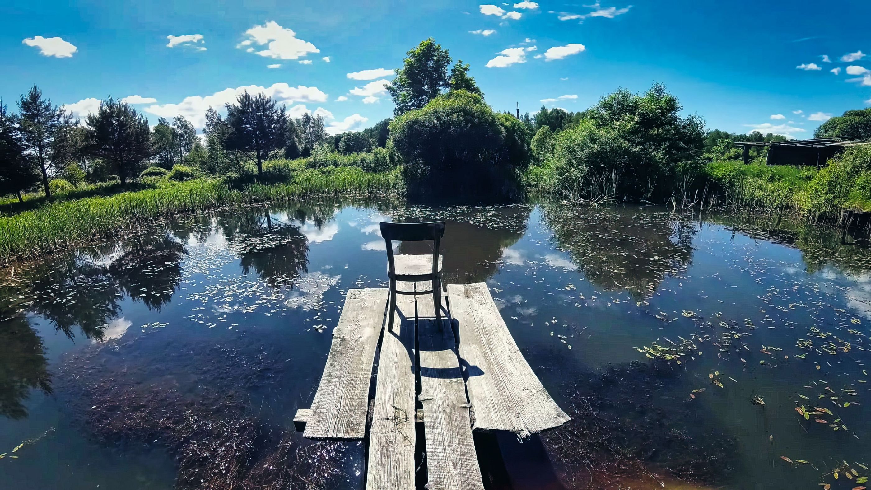 Стул на мостике